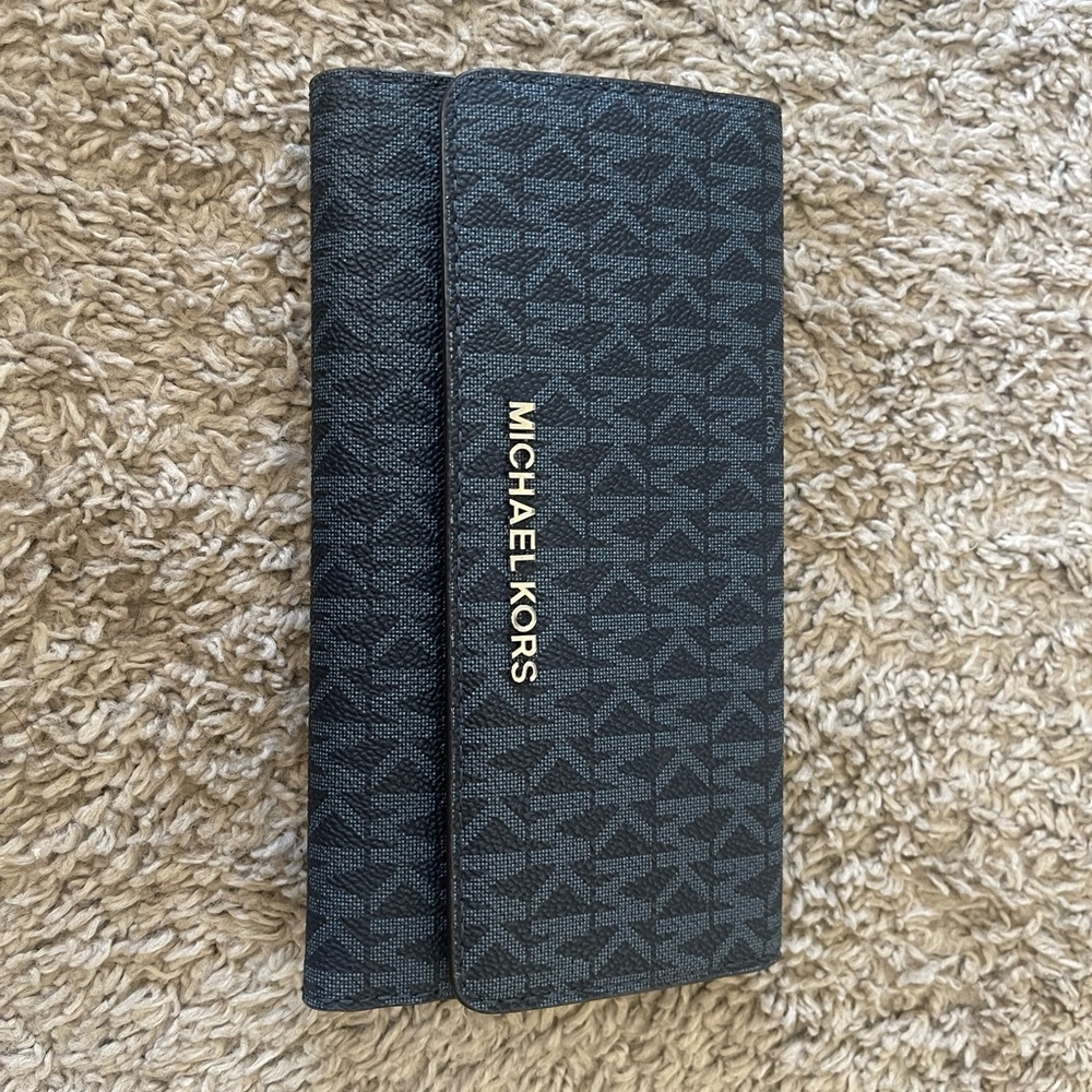 Michael kors wallet